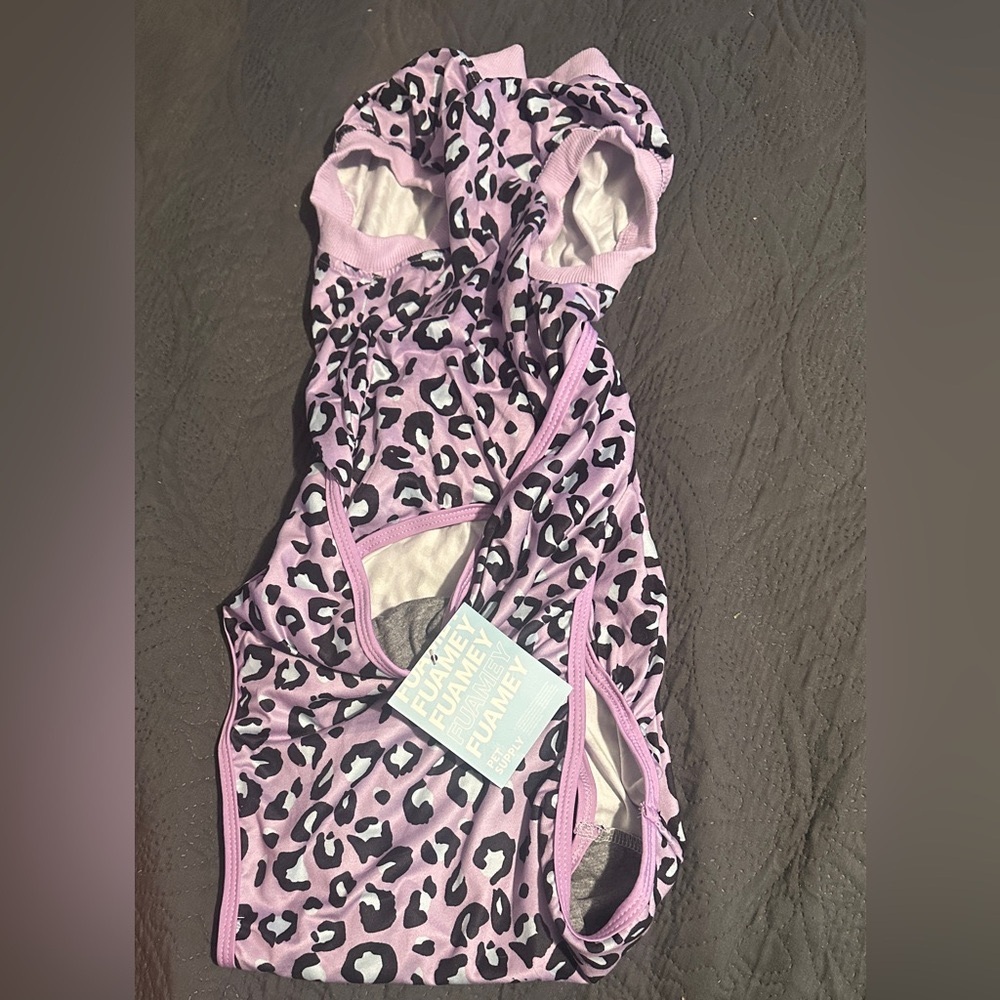 New with tags - Recovery suit for dogs XL